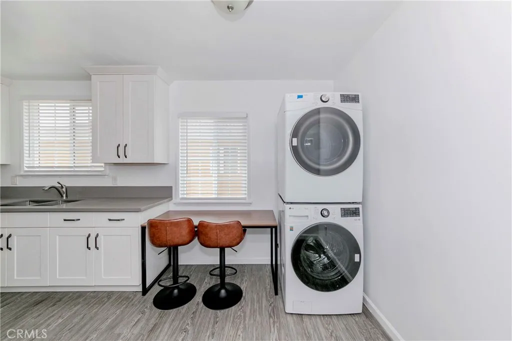 1349 W 35th Place, Los Angeles, California 90007 home-pic-23